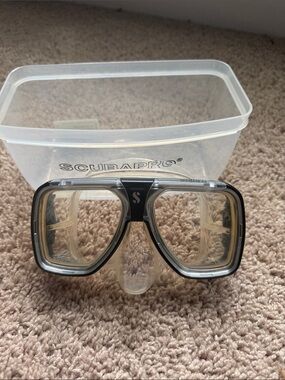 Scubapro Women's Black/Gray Face Mask with Clear Lenses